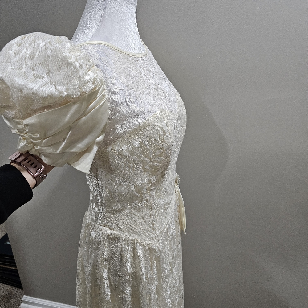 Vintage Wedding Dress - Picture 6 of 8